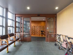 車椅子対応の広い出入口