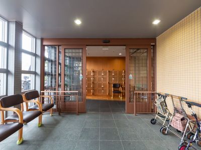 車椅子対応の広い出入口