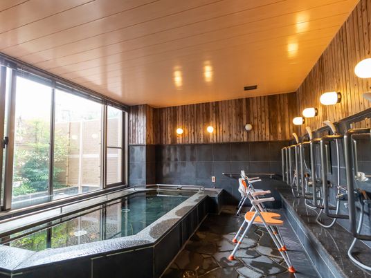 自然光が入る浴室