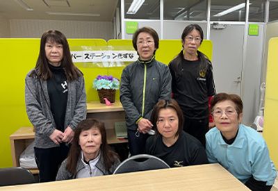 活動中のスタッフたち