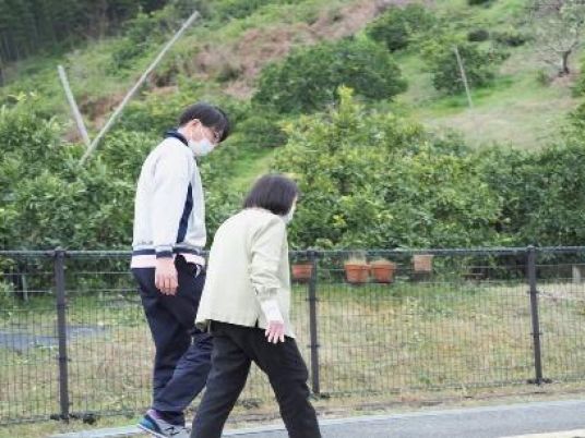 配慮ある手助けの様子