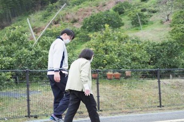配慮ある手助けの様子