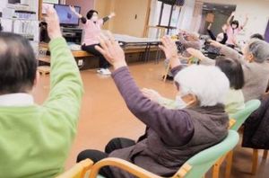 活動する人々の機能訓練室