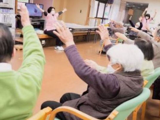 活動する人々の機能訓練室