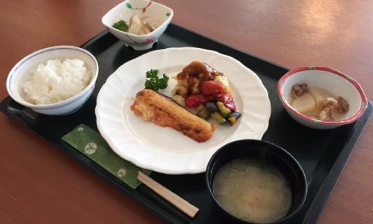 お食事のトレイ