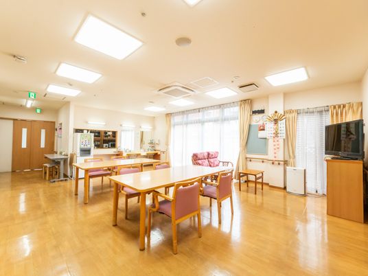 自然光あふれる食堂