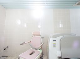 清潔な浴室と機器