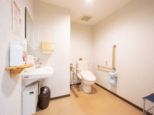 バリアフリーな洗面所設備