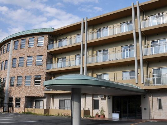 多階層の建物外観