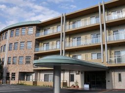 清潔感ある施設のエントランス