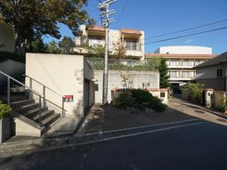 明るい中庭のある施設