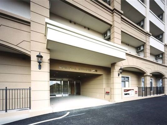 広々とした洗練されたエントランス