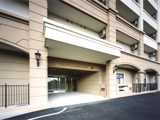 広々とした洗練されたエントランス