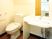 清潔なトイレと洗面台