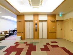 清潔な廊下とエレベーター