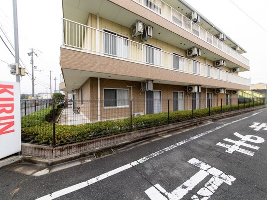 複数階建て施設の外観