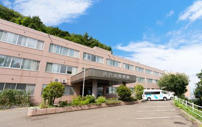 広々とした施設の建物外観