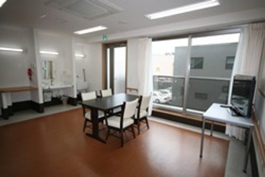 自然光が入る広々とした部屋