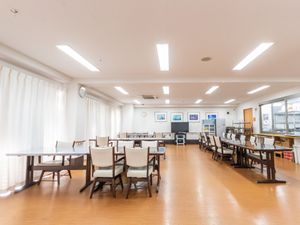 自然光が入る食堂