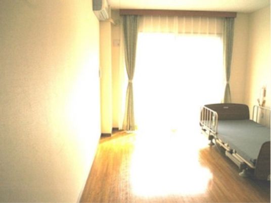 日差しが入る清潔な居室