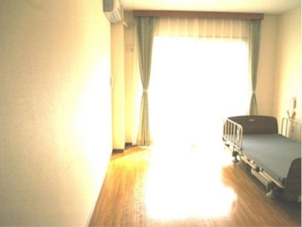 明るい個室の様子