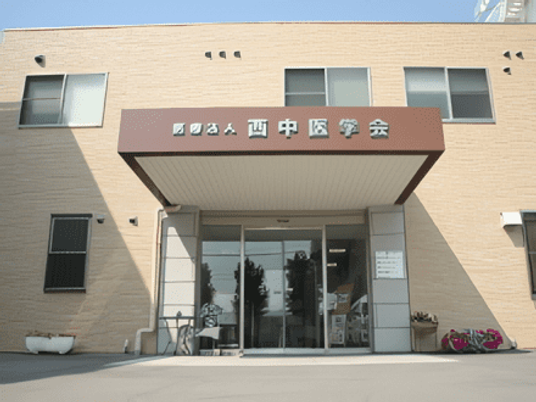施設の正面入口  