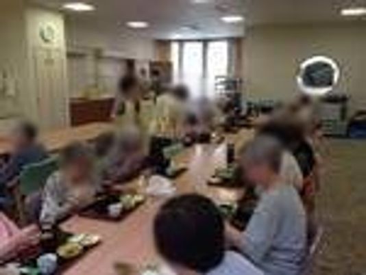やわらかな雰囲気の食堂