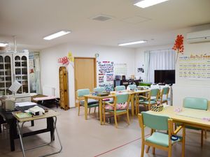 明るい食堂の様子  