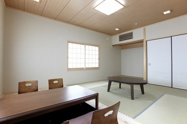 和風の落ち着いた居室  