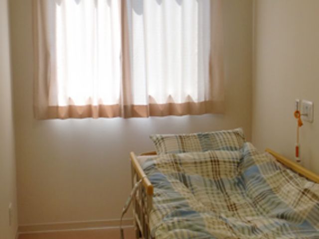 明るい居室 居室 自然光が差し込む居室は、快適な時間を過ごせる落ち着いた空間です。