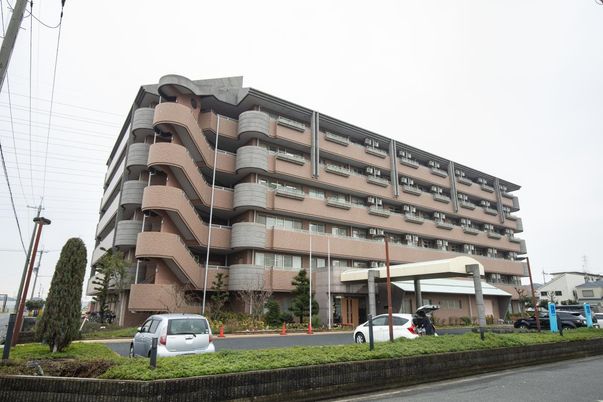やさしい色合いの外観