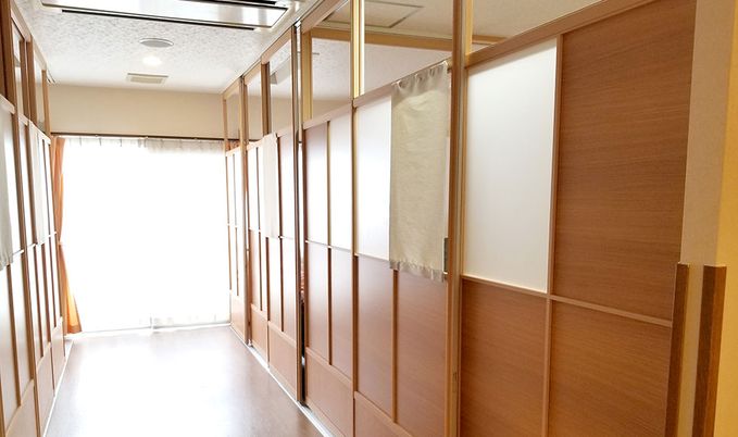 自然光が入る廊下