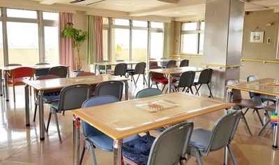 明るいラウンジ