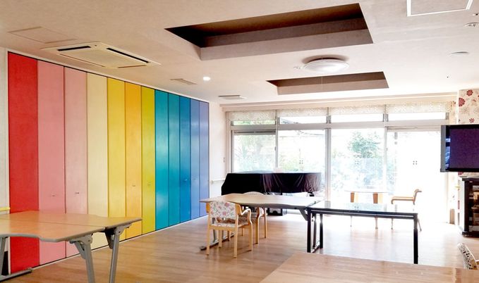 明るいカラフルな部屋