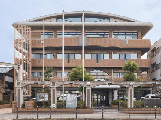外観の建物正面  