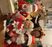 仲間と楽しいクリスマスの場面
