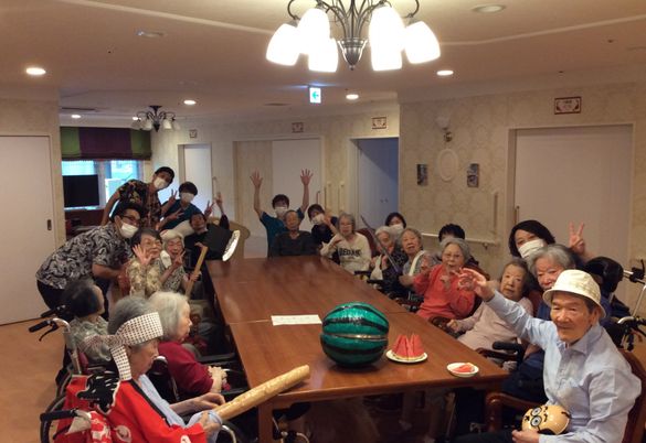 楽しそうな集まりの様子