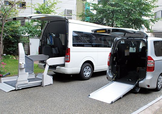 車両とリフトの様子