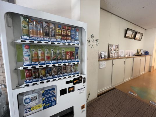 自動販売機と廊下