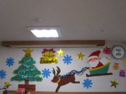 クリスマス飾りの掲示物  