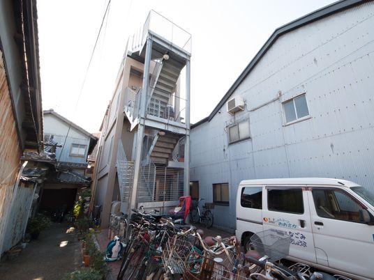  都会的な外観の建物 