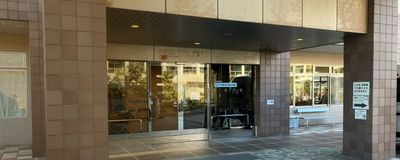 施設のエントランス