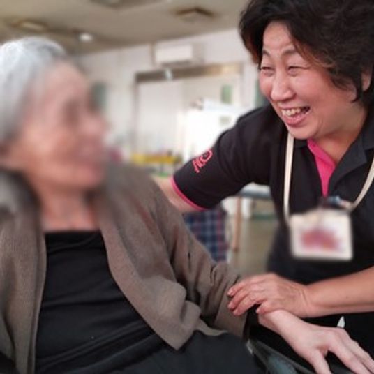 スタッフの笑顔と利用者の様子