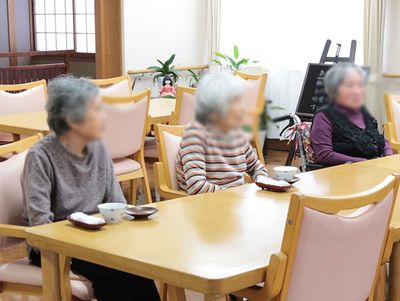 明るい食堂の様子