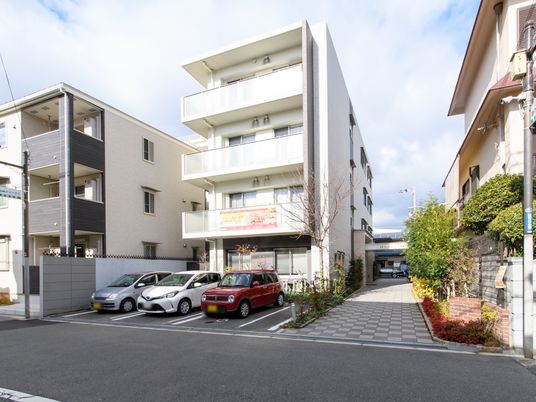 清潔感のある建物の外観