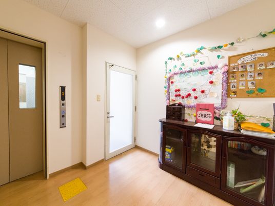 エレベーター付近の廊下