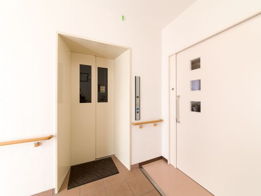 エレベーター前の通路