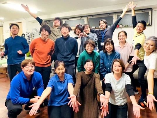 笑顔のスタッフ集合  