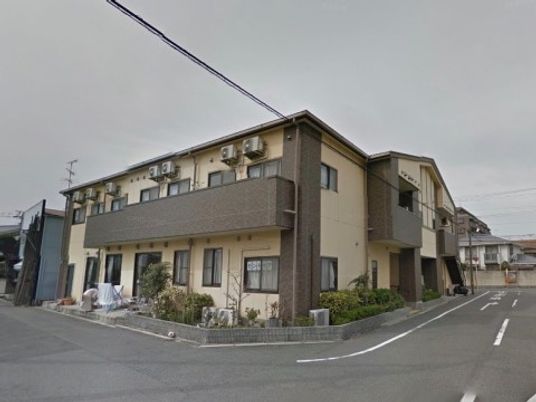落ち着いた色合いの外観