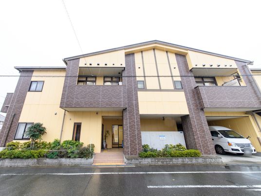 きれいな建物の外観